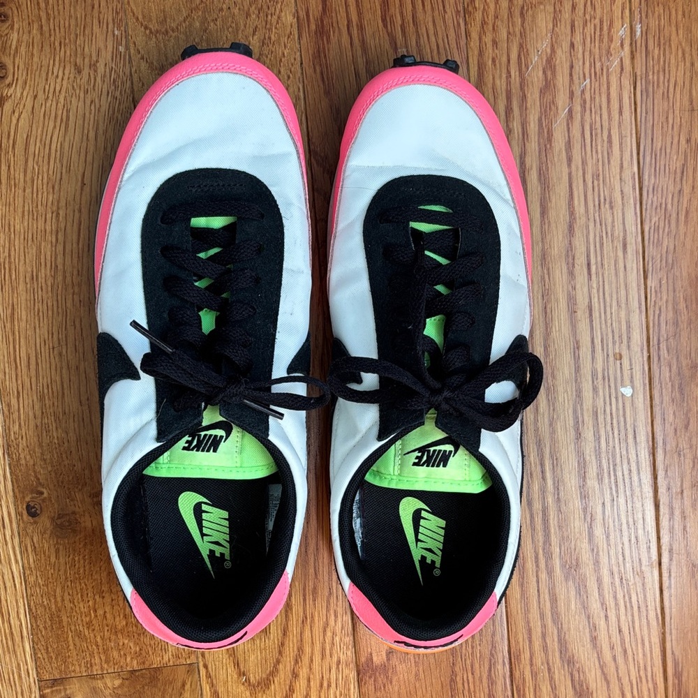 Nike Daybreak White and Pink Shoes